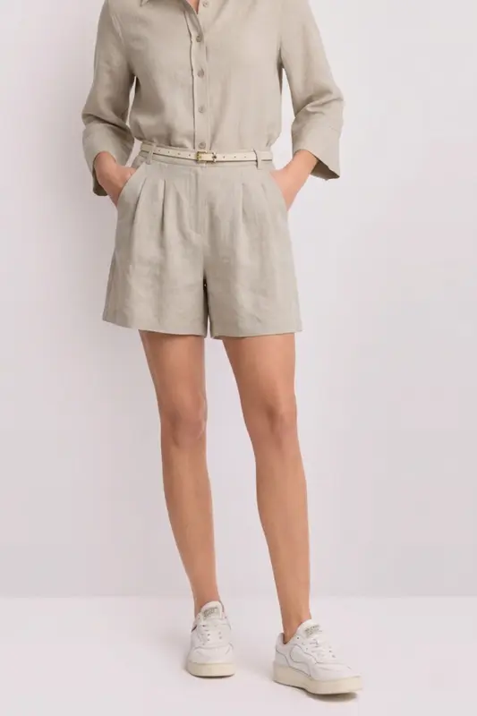 Shorts Corti con Cintura / Beige