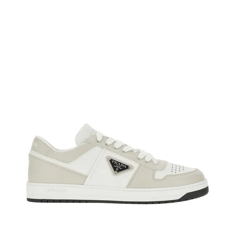 Sneakers in pelle con logo triangolo