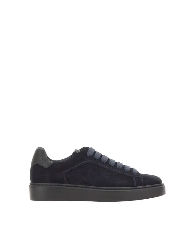Sneakers in suede