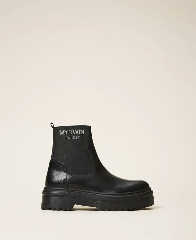 Stivaletti in similpelle con calza e logo / Nero