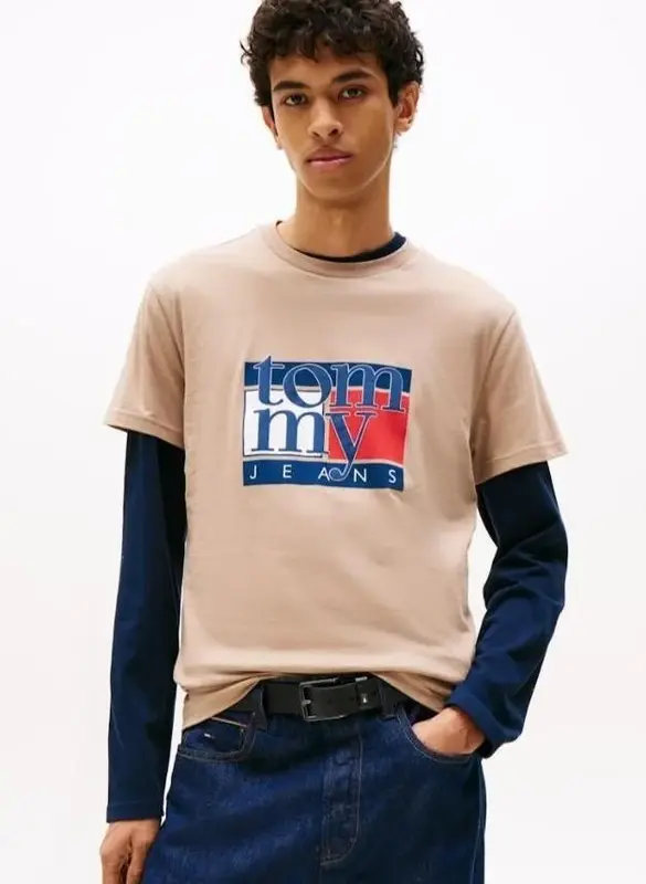 TOMMY JEANS TJM SLIM RWB FLAG TE