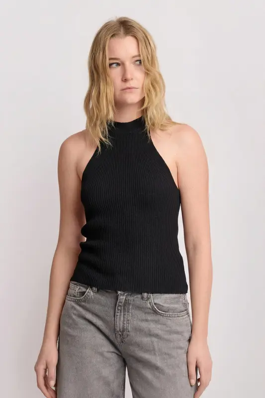 Top con Scollo All'americana / Nero